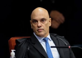 Moraes arquiva investigação contra Bolsonaro sobre cartão de vacina