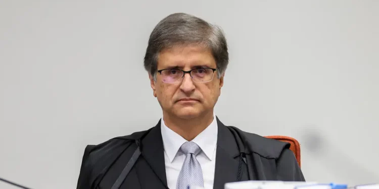 PGR pede arquivamento de inquérito sobre fraude com cartões de vacina