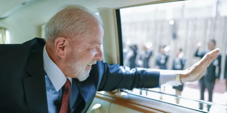 Lula visita Vietnã para elevar nível da relação com o país