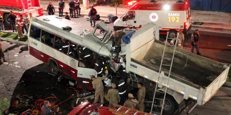 Acidente de trânsito na Djalma Batista