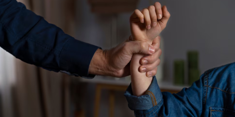 Homem estupra irmã e vai para a Delegacia da Mulher em Manaus