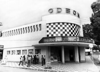 Antigo Cine Odeon Manaus, em 1973 (Foto: Reprodução/IBGE)