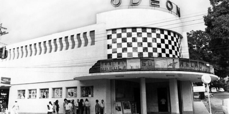 Antigo Cine Odeon Manaus, em 1973 (Foto: Reprodução/IBGE)