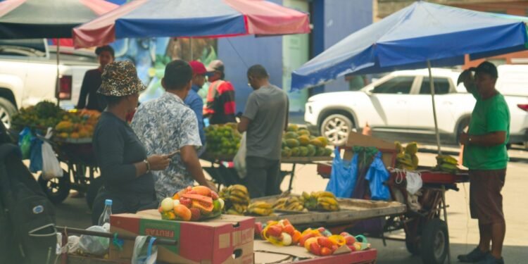 DPE-AM investiga abusos contra ambulantes no Centro de Manaus