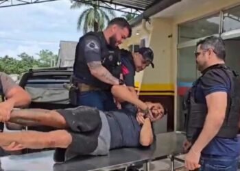 Foragido da justiça é preso e chora após ser baleado