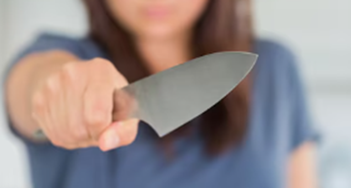 Homem pede ajuda em igreja após levar facada da esposa em Manaus