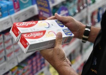 Anvisa suspende interdição de venda de creme dental da Colgate e emite alerta