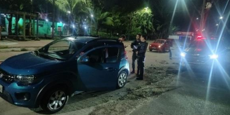 Idoso é sequestrado por trio e obrigado a dirigir o próprio carro