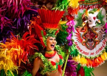 Lívia Christina é a nova Rainha do Folclore do Boi Garantido (Foto: João Dejacy/Rios de Notícias)