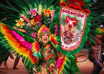 Lívia Christina é a nova Rainha do Folclore do Garantido (Foto: João Dejacy/Rios de Notícias)