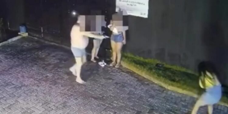 Vídeo: ex-vereador é preso por atirar cinco vezes contra mulher na saída de motel