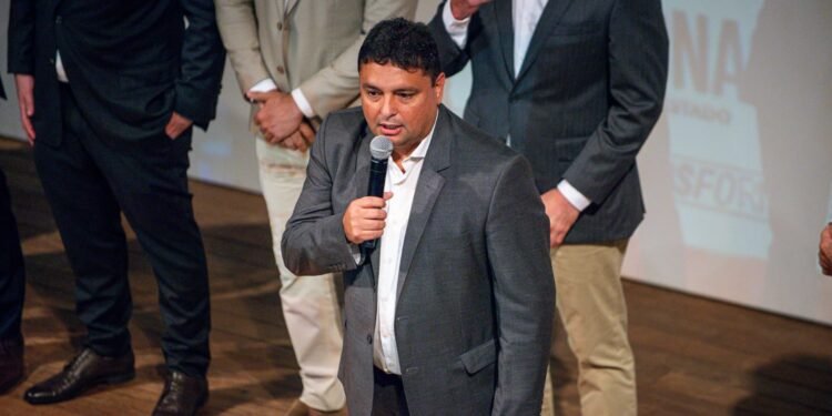 Caio André comete gafe e chama Fred Góes de presidente do Caprichoso