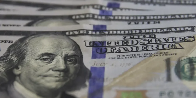 Dólar sobe a R$ 5,85 com temor de recessão nos EUA
