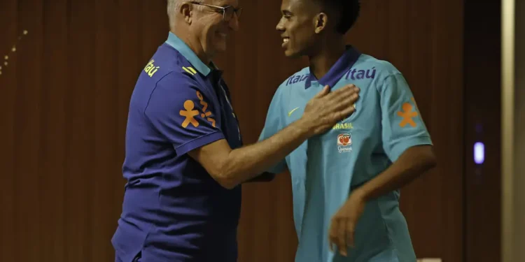 Seleção se apresenta em Brasília para jogo das Eliminatórias na quinta