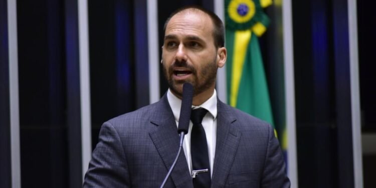 eduardo-bolsonaro-licenca