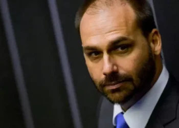 eduardo-bolsonaro-licenciamento