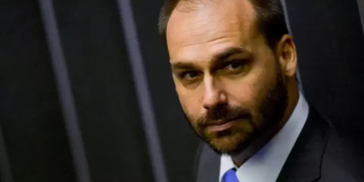 eduardo-bolsonaro-licenciamento