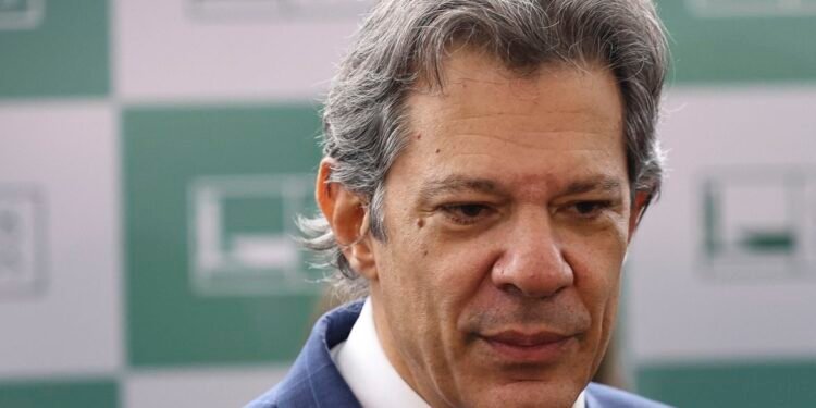 Ordem é negociar e não retaliar, diz Haddad sobre tarifas dos EUA