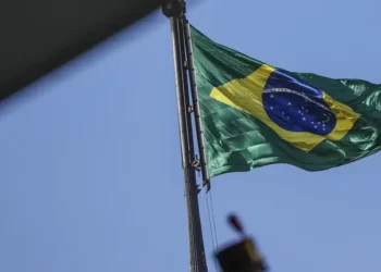 Brasil cai seis posições em ranking de democracia da 'The Economist'