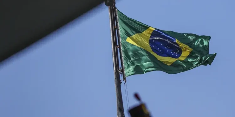 Brasil cai seis posições em ranking de democracia da 'The Economist'