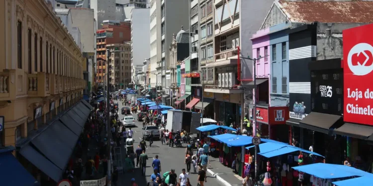 Desemprego sobe para 6,8%, mas é o menor do trimestre desde 2014