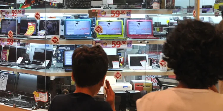 Após nova alta de juros, mercado reduz previsão para o PIB e inflação