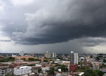 Manaus pode enfrentar chuva intensa e ventos fortes nesta terça-feira de Carnaval, alerta Inmet