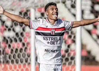 Jogador do Bragantino que sofreu grave acidente deixa UTI