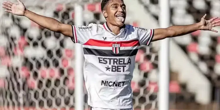 Jogador do Bragantino que sofreu grave acidente deixa UTI