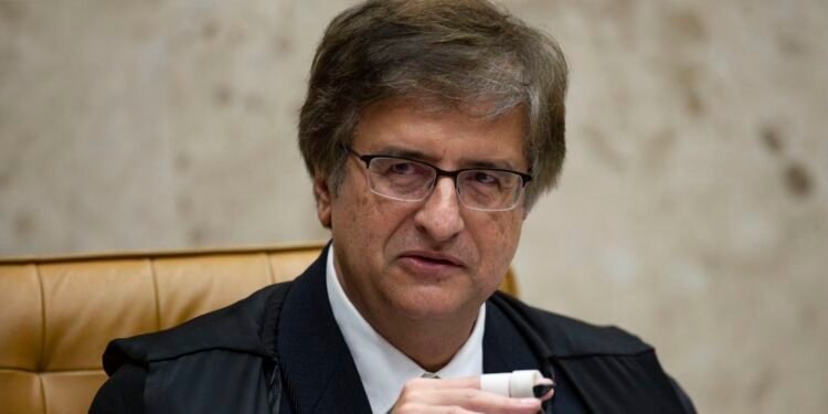 PGR é contra pedido de Bolsonaro para tirar Dino e Zanin de julgamento