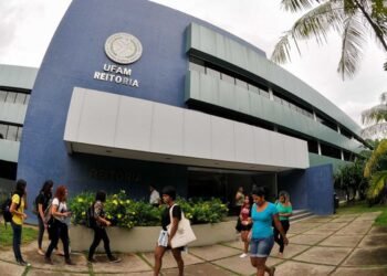 Estudantes da área de Saúde da Ufam estão sem restaurante universitário
