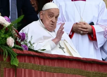 Papa Francisco durante celebrações da Páscoa no Vaticano - Tiziana FABI/AFP