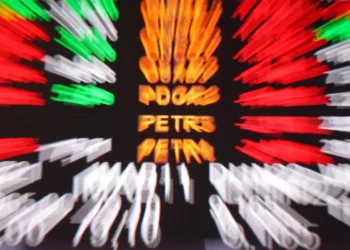 Bolsa atinge maior nível em quase um mês, após Trump suavizar discurso