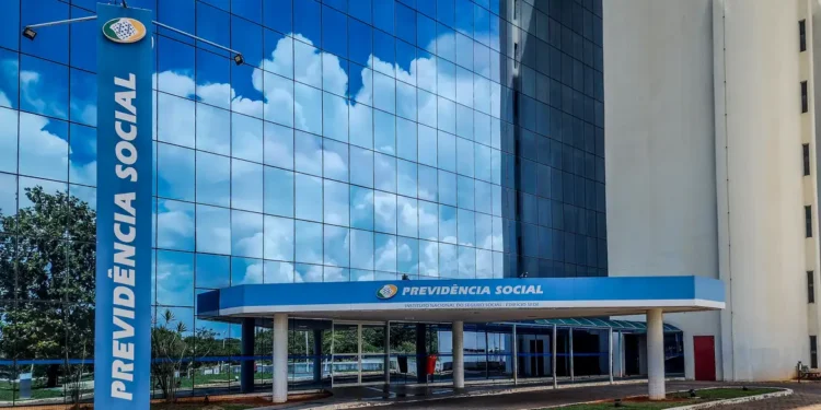 INSS: aposentado não precisa pedir exclusão de desconto indevido