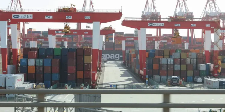 EUA vão taxar produtos da China em 104% a partir desta quarta