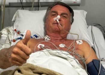 Bolsonaro será transferido para Brasília em UTI aérea, diz Rogério Marinho