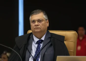 Dino manda suspender pagamento de 1,2 mil emendas da saúde
