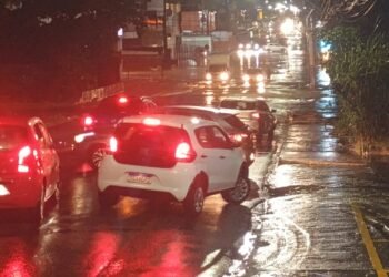 Chuva forte causa alagamentos e prejuízos em várias zonas de Manaus
