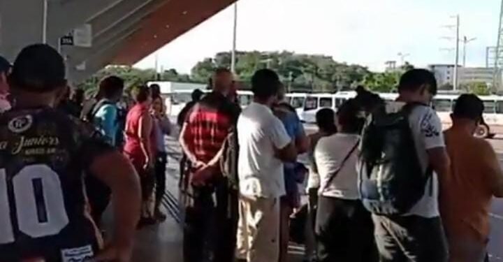 Difícil e complicado população é afetada por greve dos rodoviários em Manaus