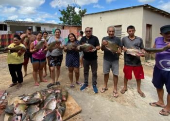 Doações de peixe garantem ceia da Semana Santa para mais de 150 famílias em Manaus