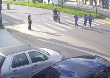 Estudante é atropelada ao tentar atravessar