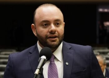 Deputado cobra da Aneel providências sobre os apagões em Manaus e no interior do Amazonas