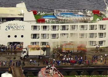 Caminhão pegou fogo na Manaus Moderna (Foto: Reprodução/Internet)