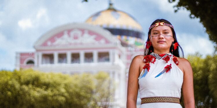 Jovem Tainara Kambeba