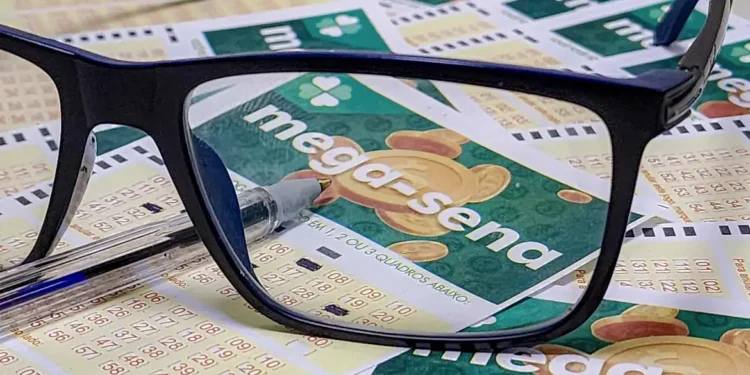 Veja os números sorteados: 05 – 06 – 17 – 37 – 43 – 54 (Foto: Rafa Neddermeyer/Agência Brasil)