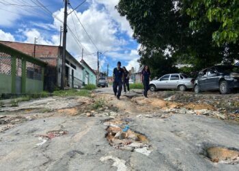 Moradores denunciam ruas esburacadas no bairro Colônia Terra Nova
