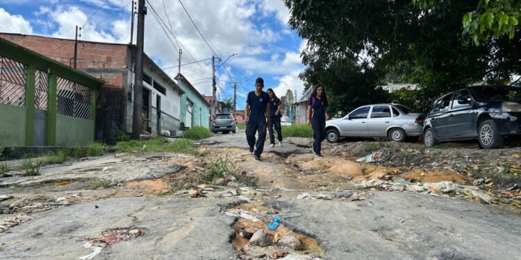 Moradores denunciam ruas esburacadas no bairro Colônia Terra Nova
