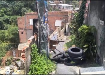 Vídeo: mais duas casas desabam no Mauazinho e moradores denunciam abandono do poder público