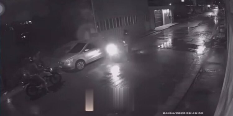 Dupla armada assalta homem na zona Norte de Manaus e foge em motocicleta