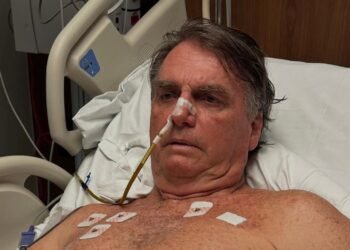 'Sigo internado na UTI': Bolsonaro fala sobre recuperação após cirurgia abdominal